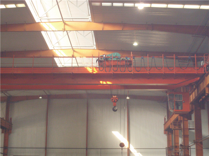 QE型雙小車(chē)通用橋式起重機(jī) QE型雙小車(chē)通用橋式起重機(jī)